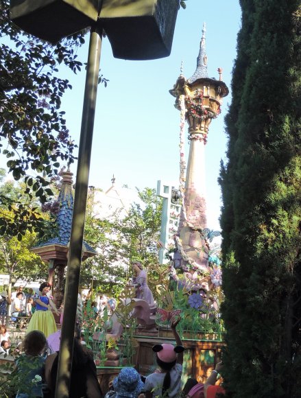 08 18 parade rapunzel