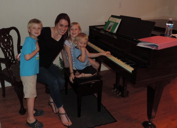 06 piano benjamin sarah hannah joel