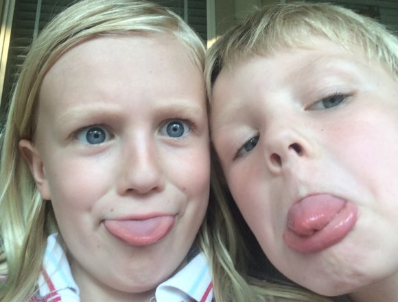 07 selfie hannah benjamin