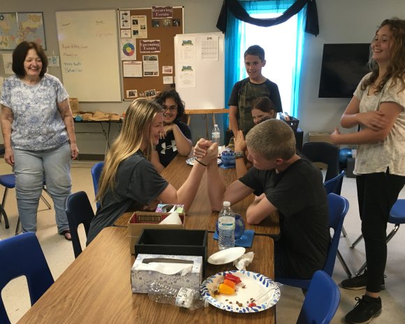 04 arm wrestle
