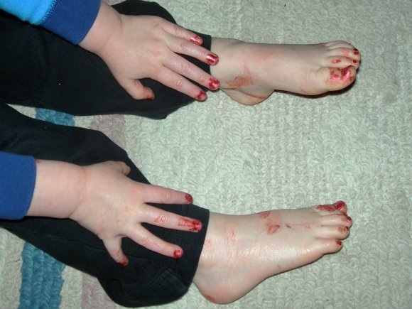 10 hannah did her nails