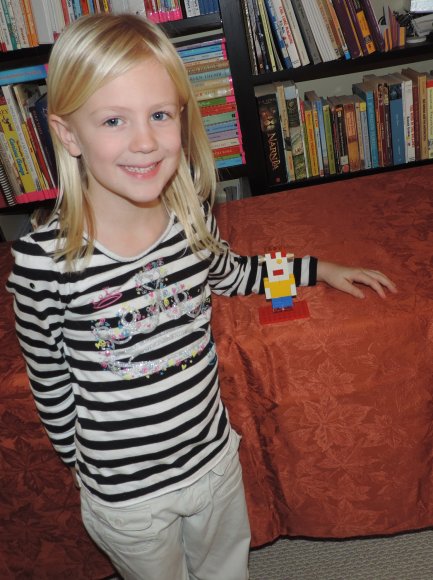 01 hannah lego man