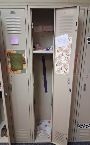 senior sister joy confetti bombed my locker (1)