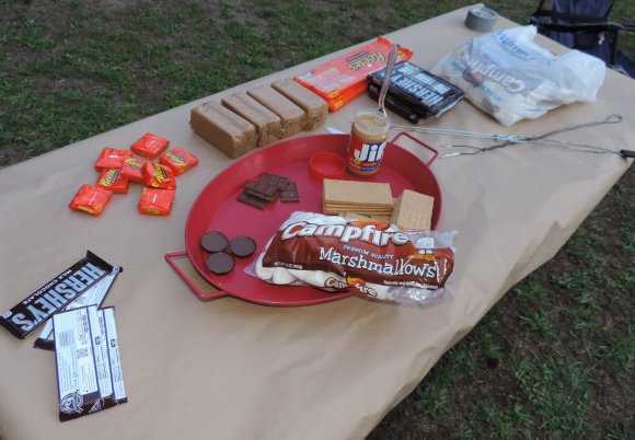 smores table
