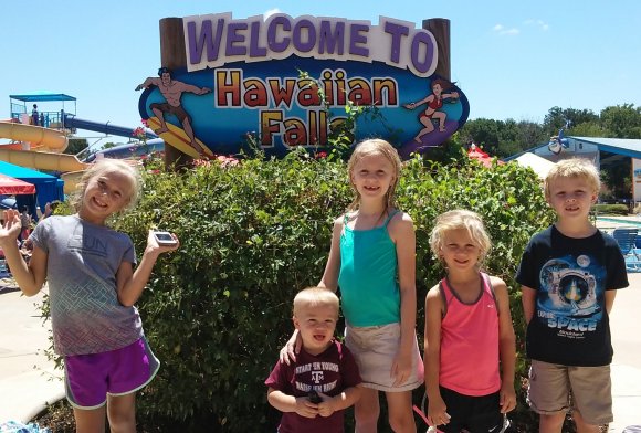 hawaiian falls rhiley joel hannah lilly benjamin