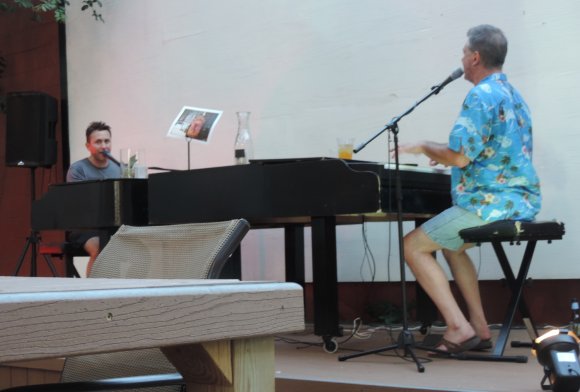 dueling pianist