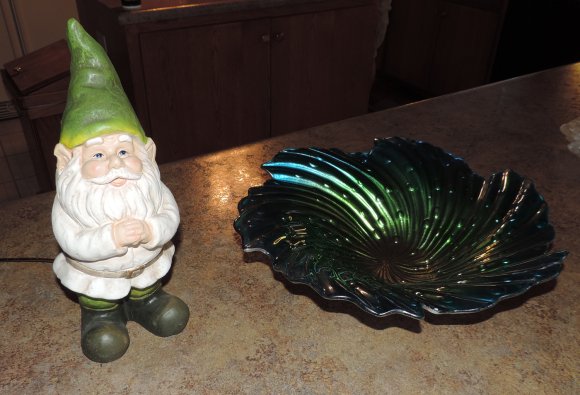 01 gnome bird bath