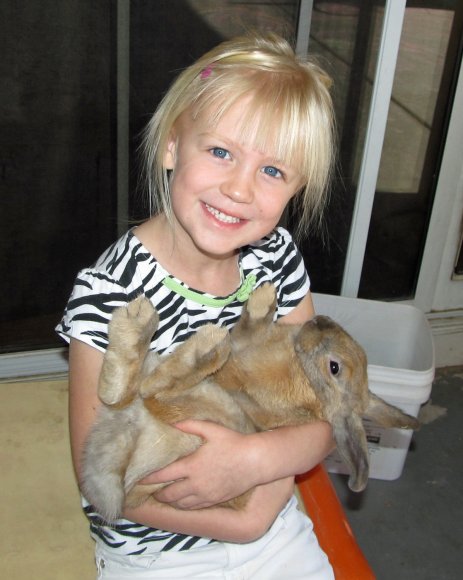 09 hannah chewy