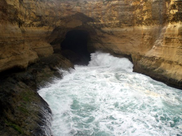 14 great ocean road  thunder cave