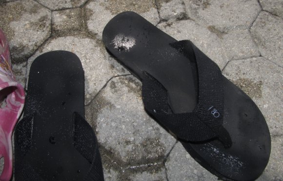 22 heart on flip flop