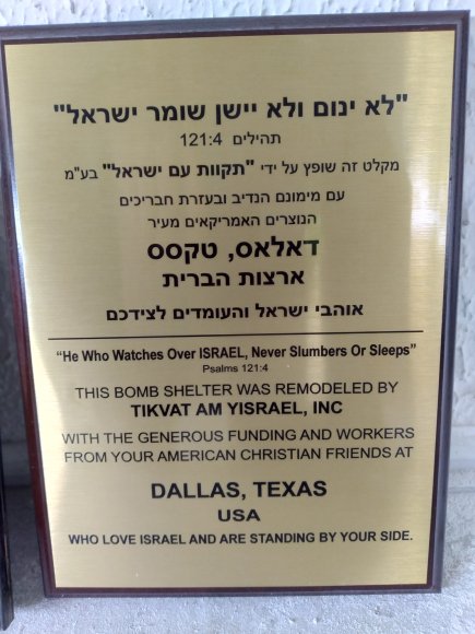 01 plaque